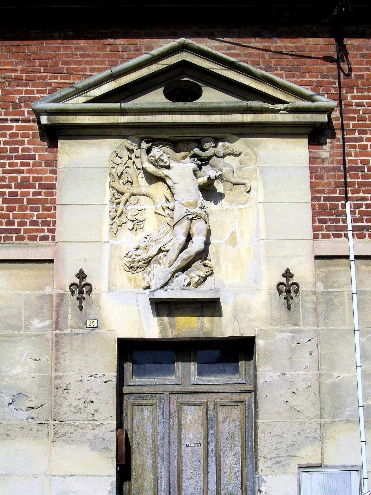 Verneuil-en-Halatte (60), la maison de l'Archer, rue Victor Hugo