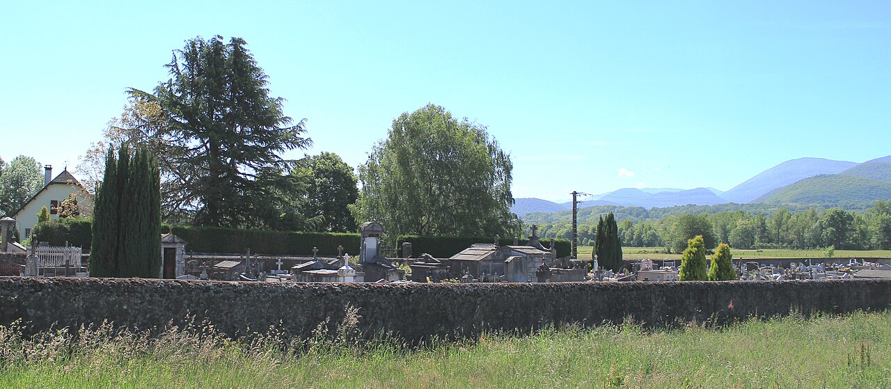 Cimetière de Saint-Laurent-de-Neste (Hautes-Pyrénées) 1