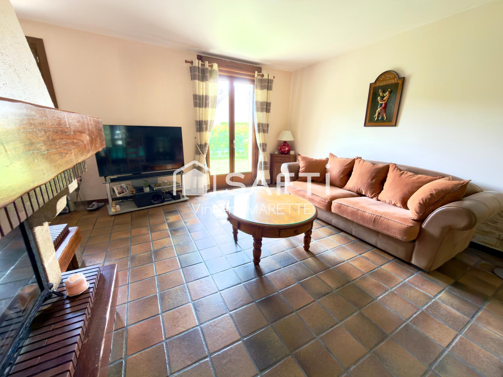 Maison familiale avec véranda et jardin arboré à Mello