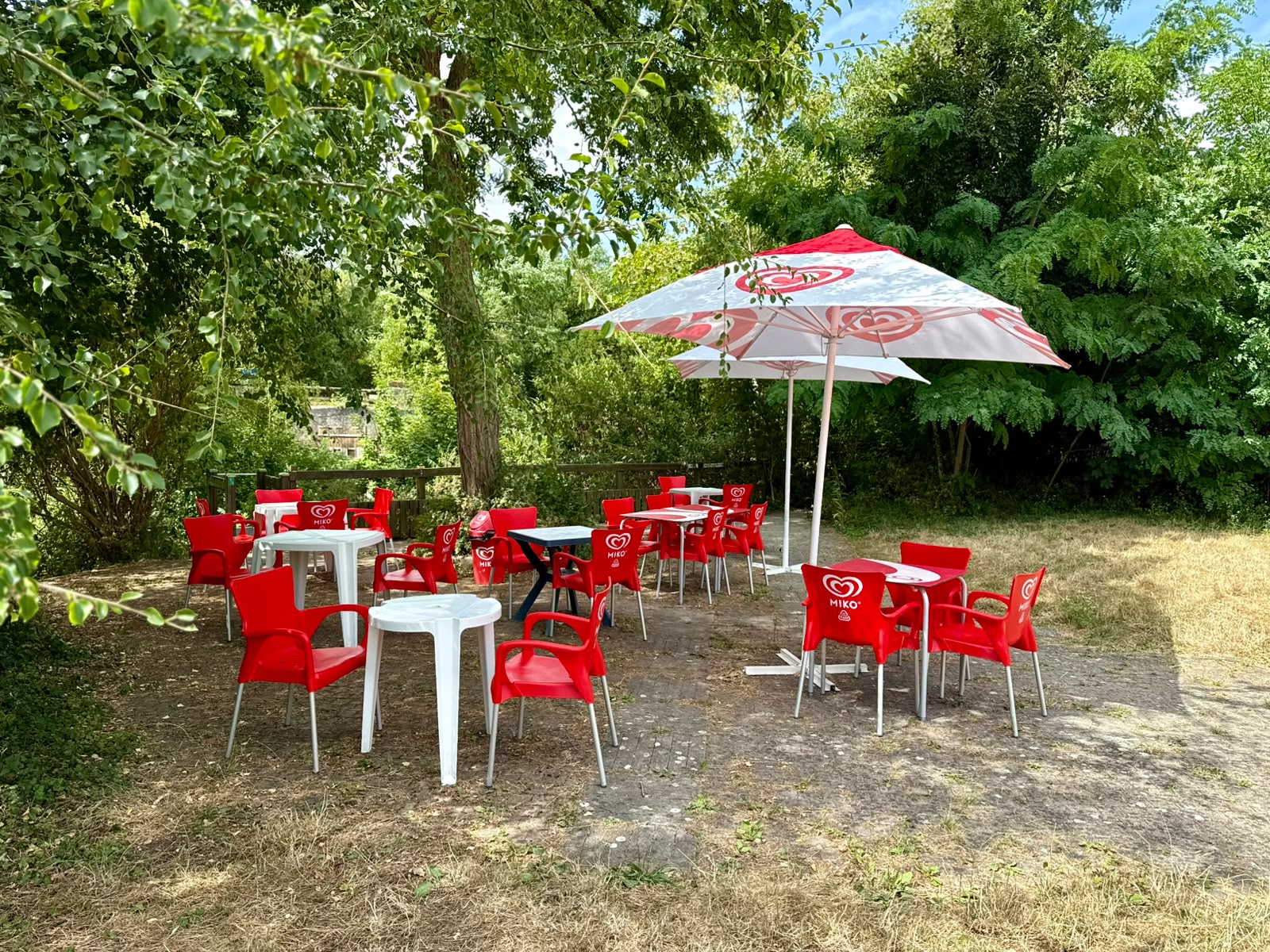 Camping 6 ha – 600m2 - 175 emplacements – 10 bungalows - Saint-Leu-d'Esserent