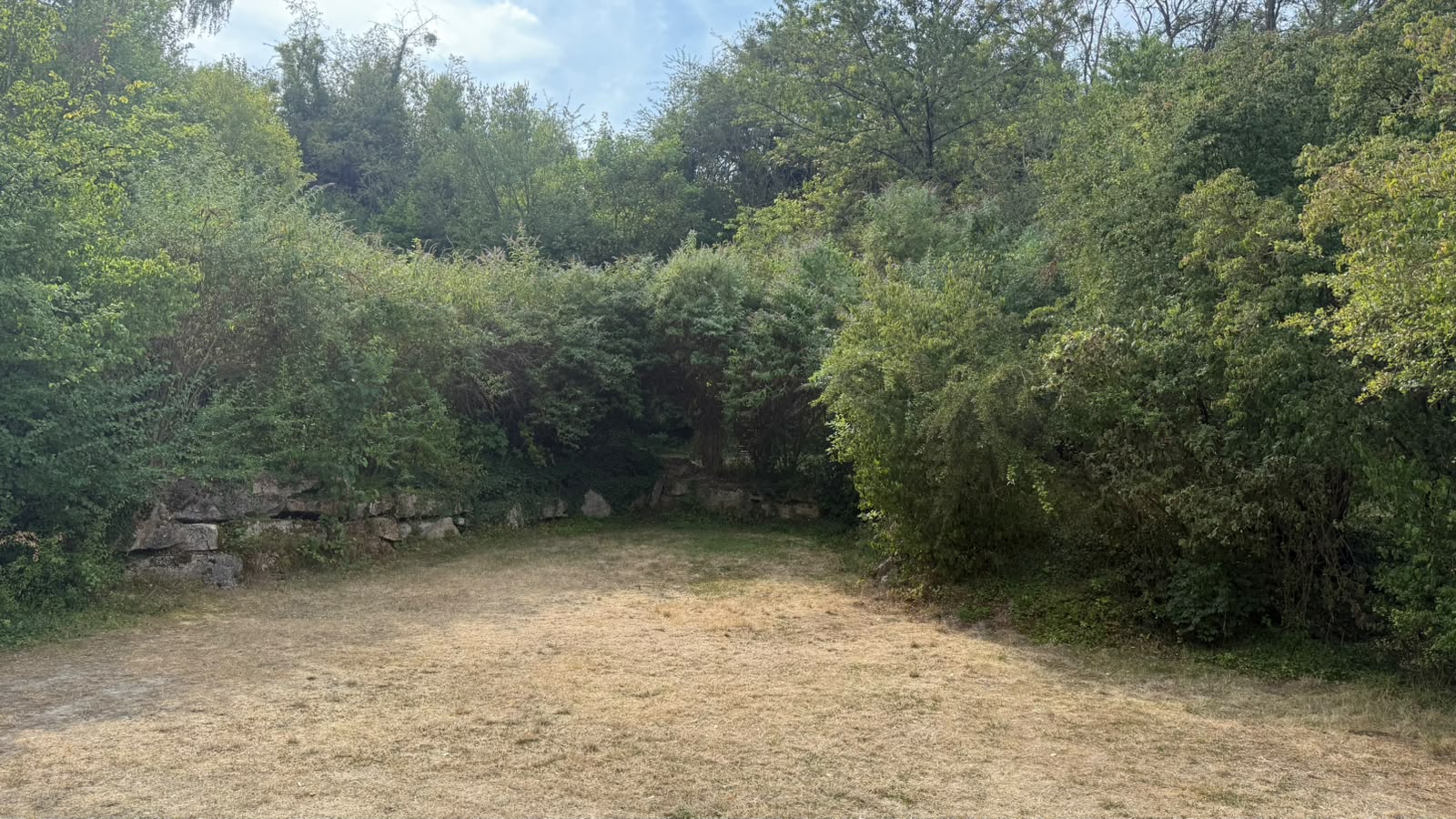 Camping 6 ha – 600m2 - 175 emplacements – 10 bungalows - Saint-Leu-d'Esserent
