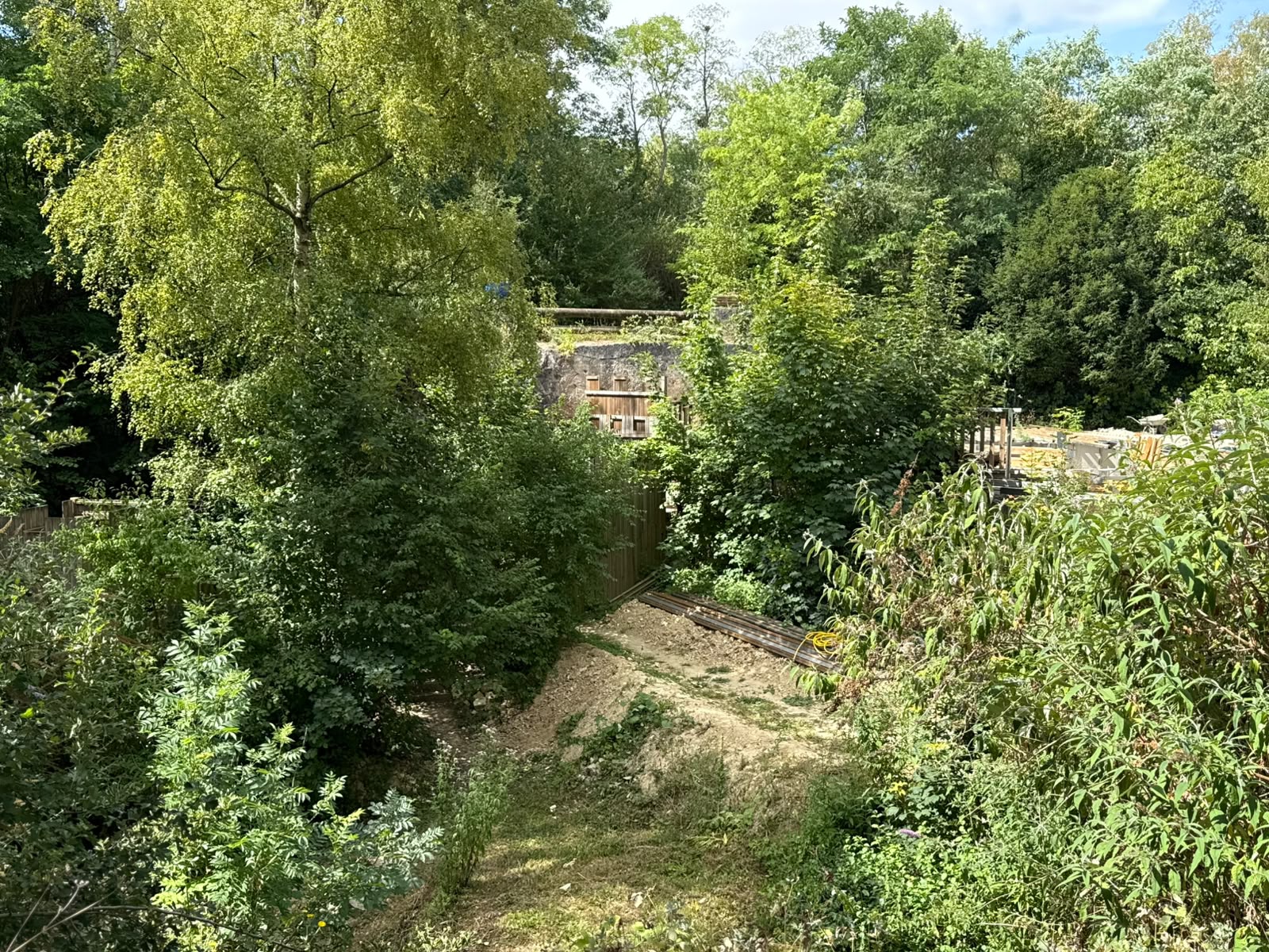 Camping 6 ha – 600m2 - 175 emplacements – 10 bungalows - Saint-Leu-d'Esserent