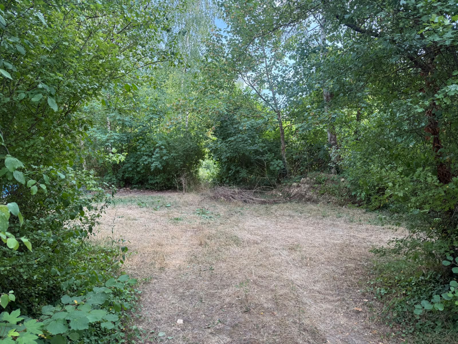 Camping 6 ha – 600m2 - 175 emplacements – 10 bungalows - Saint-Leu-d'Esserent