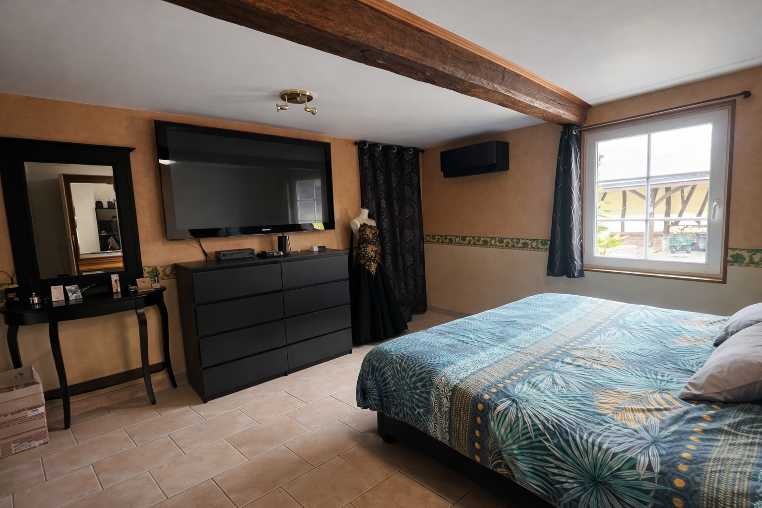 Grand 14-room character property in Therines