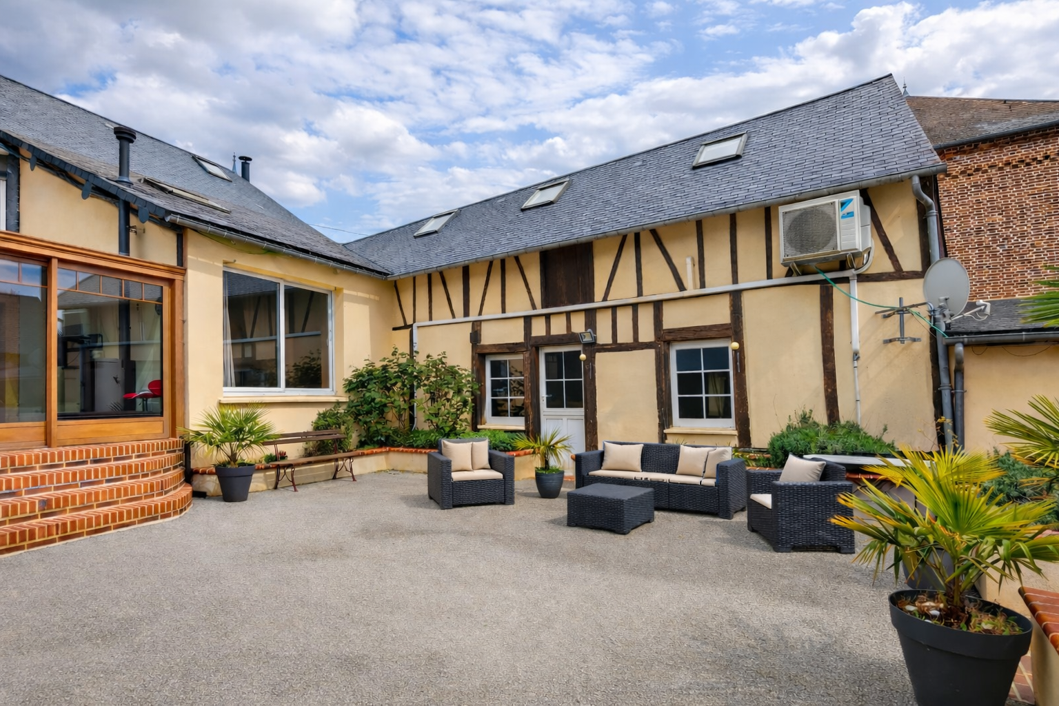 Grand 14-room character property in Therines